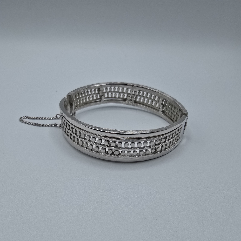 VTG Corocraft Signed Silver Tone Hinged Bangle Bracelet Open Work Safety Chain